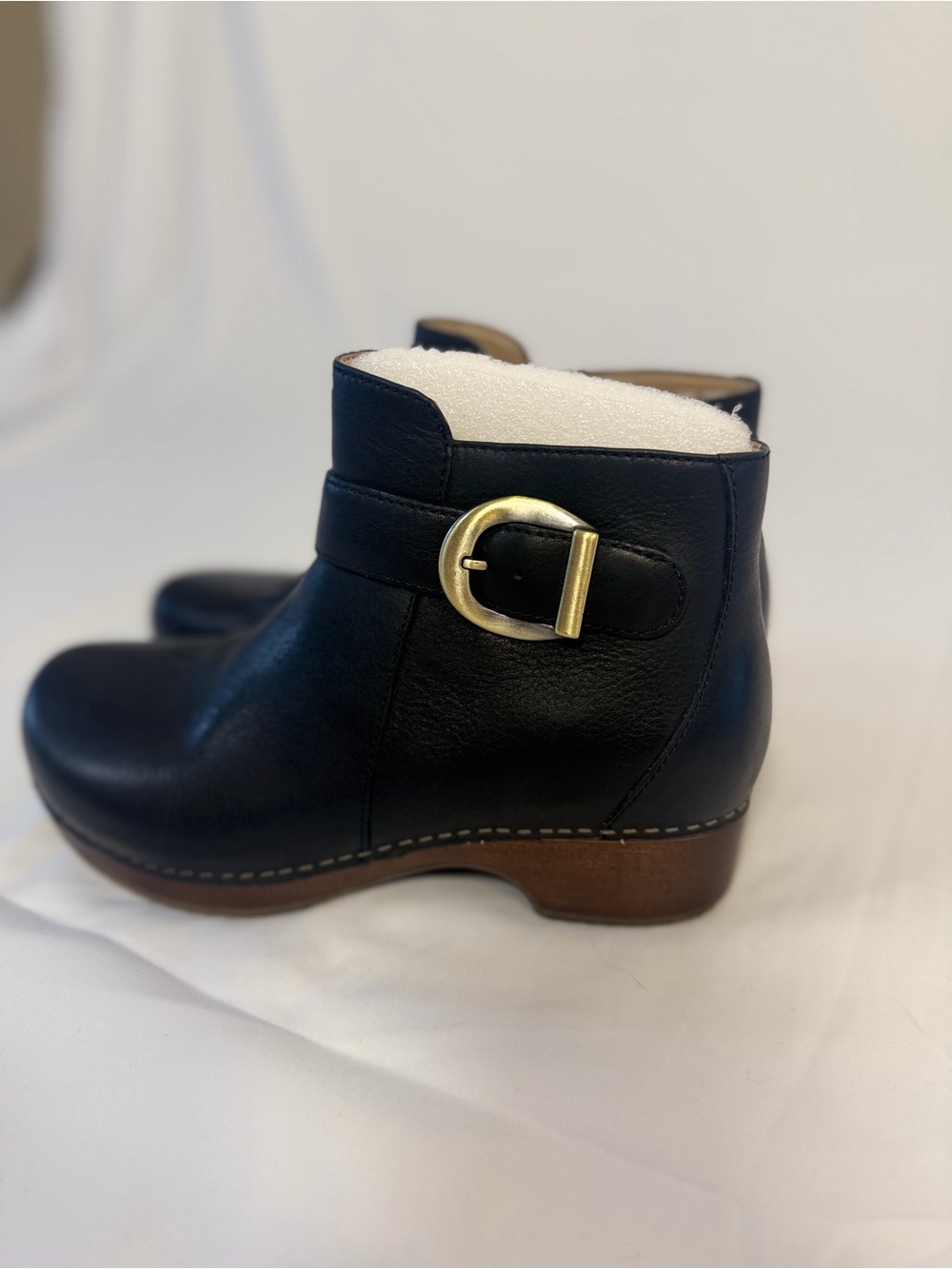 Dansko Brennan Black Leather Comfort Buckle Boots, size 39. Small scuff. - Picture 3 of 8